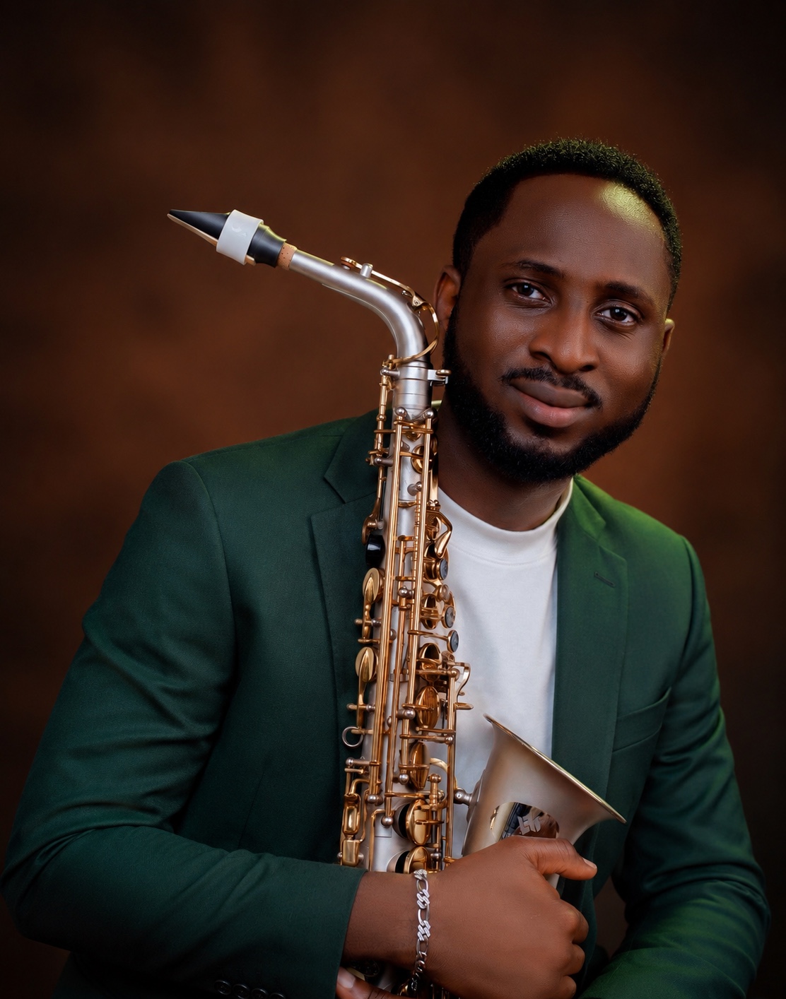Portrait of Viktor Sax with his saxophone